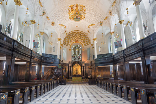 LONDON, GREAT BRITAIN - SEPTEMBER 16, 2017: The nave of church St Clement Danes.