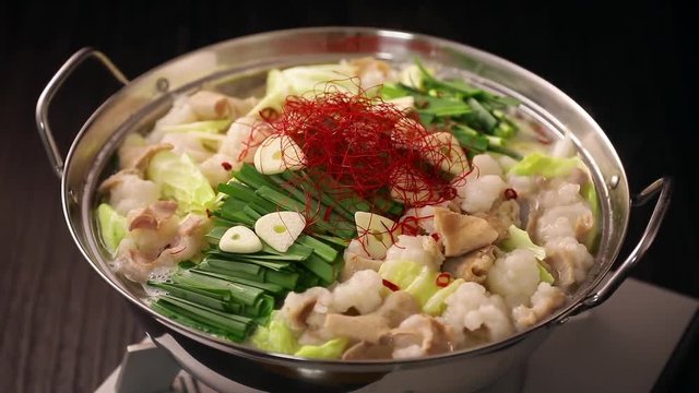 もつ鍋　Motsunabe. Giblets cooked in a hot pot