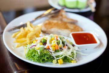 Salad Steak and French fried