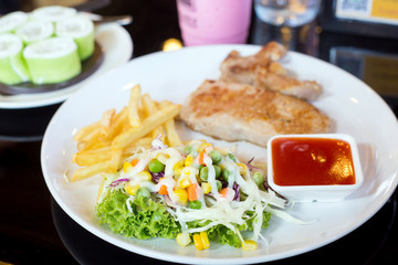 Salad Steak and French fried