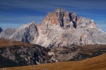 Blick auf den Croda Rossa di Sesto Fels in den Dolomiten, Italien