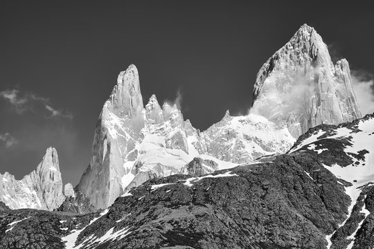 Fototapeta Black and white picture of the Fitz Roy Mountain Range, Los Glaciares National Park, Argentina.
