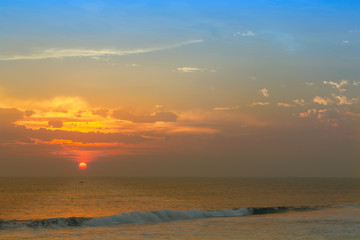 Obraz premium Beautiful colorful sunset over sea.