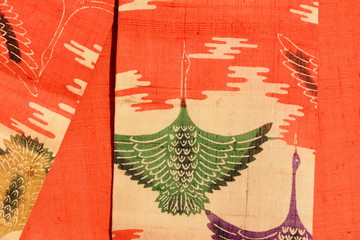 和風背景素材、色鮮やかな日本の織物、鶴の模様