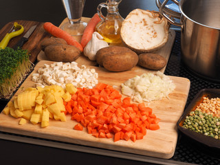 Bio Zutaten für eine Erbsensuppe