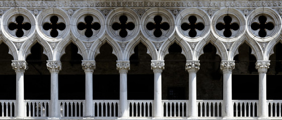 Detail Dogenpalast