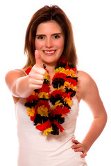 Junge Frau zeigt Daumen hoch 