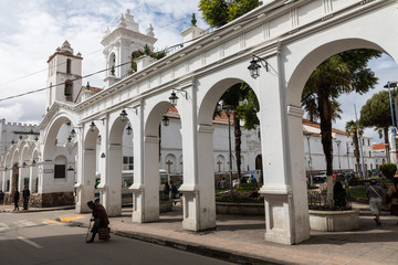 Obraz premium San Francisco church in Sucre, Bolivia. Sucre is the constitutional capital of Bolivia. Traditional colonial architecture, white houses.