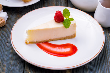 Cheesecake classic with sauce