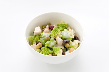 ロマネスコとミックスビーンズのサラダ