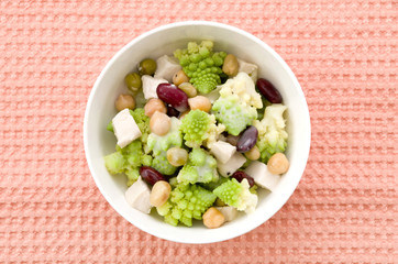 ロマネスコとミックスビーンズのサラダ