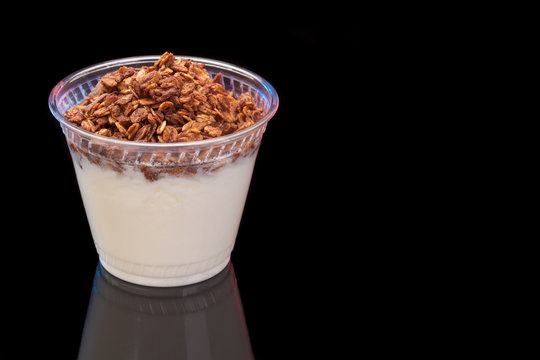 Yogurt with chocolade granola