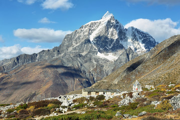 Fototapeta na wymiar Taboche peak view from Chukhung valley
