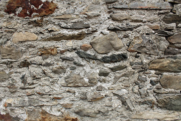 Irregular shaped natural stones used as bricks in a wall