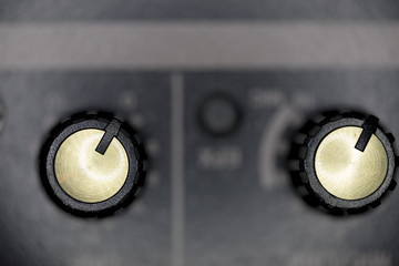 Amplifier knobs