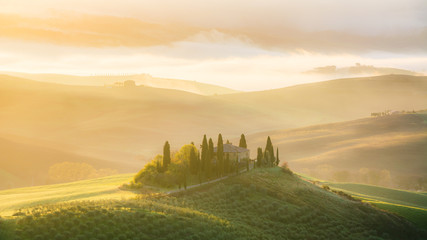 Fototapeta premium Alba sul Podere Belvedere in Val d'Orcia