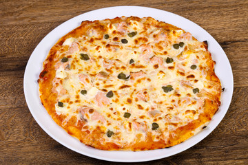 Pizza with salmon and capers