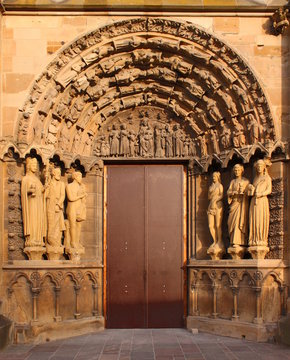 Gotisches Portal an der Liebfrauenkirche Trier