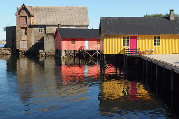 Norweskie wyspy Lofoty - port w Ballstad © Iwona