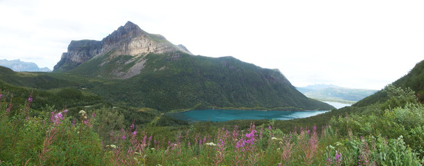 Norwegia Północna, okolice Bodo - górski widok z jeziorem © Iwona