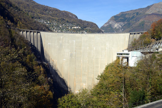 Verzasca Dam/Locarno Dam in Val Verzasca next to Lake Maggiore, Switzerland