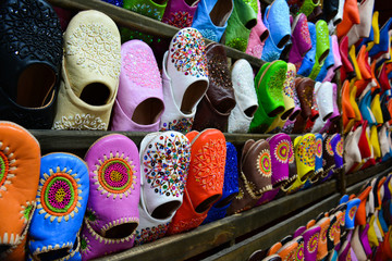 Obraz premium Colours of the slippers in Marakech market