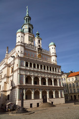 Fototapeta na wymiar Old market with Renaissance town hall tower in Poznan