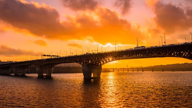 Taking the time-laps from evening to night at the Seongsudaegyo Bridge in Seoul, South Korea.