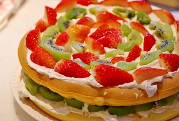 苺とキウイの手作りケーキ