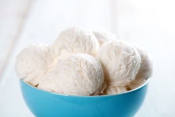 Fototapeta na wymiar Vanilla ice cream bowl