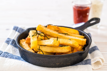french fries with sauce
