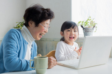 おばあちゃんと孫