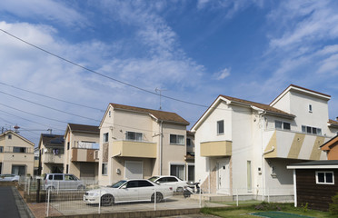 住宅街　イメージ　分譲住宅　青空　