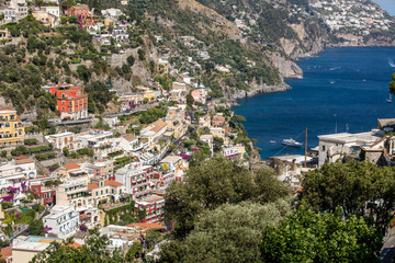 Obraz premium Small town of Positano along Amalfi coast with its many wonderful colors and terraced houses, Campania, Italy.