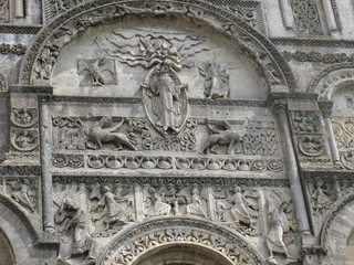 Obraz premium Cathédrale d'Angoulême (sculptures façade)