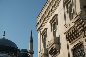 Fototapeta na wymiar Exterior of Mosque and Bulding in Sunny Day İstanbul Turkey