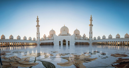 Abu Dhabi, UAE, 04 January 2018, Sheikh Zayed Grand Mosque in the Abu Dhabi, United Arab Emirates - obrazy, fototapety, plakaty