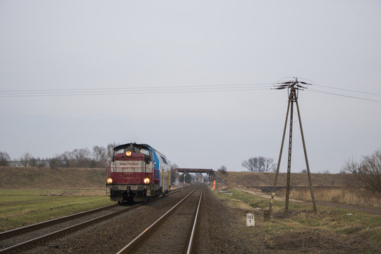 SU42-504 z pociągiem REGIO do Kostrzyna wyjeżdża z Gorzowa Wielkopolskiego :) 