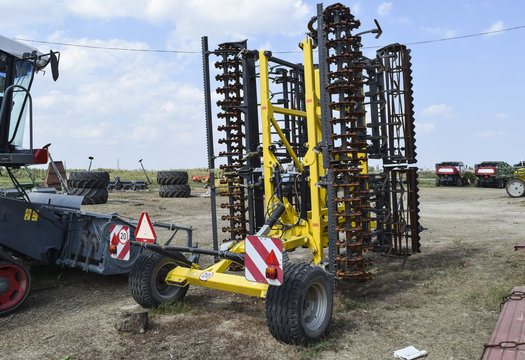 Soil disintegrator, deep loosener on the trailer. Trailer Hitch for tractors and combines. Trailers for agricultural machinery.