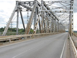 Fototapeta na wymiar Metal riveted bridge.