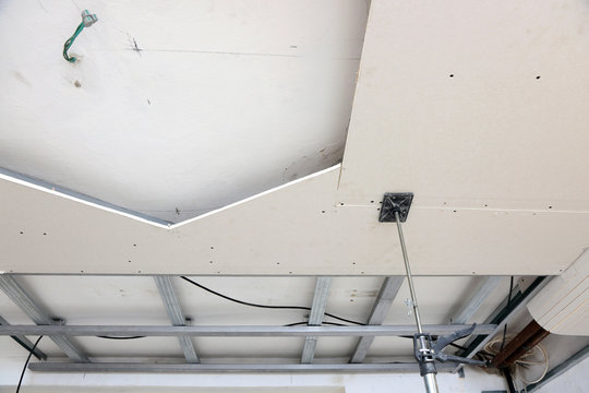 Remont mieszkania, sufitu, montarz płyt gipsowych.