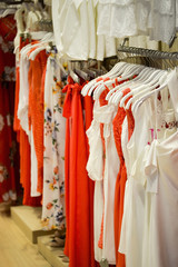 Lightweight summer dress red and white dominant colors, the range on the racks of the boutique store