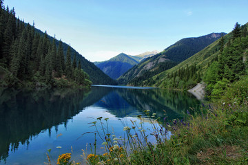 Plakat Lake in the mountains