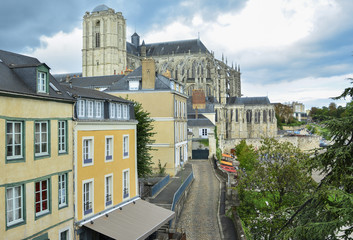 Fototapeta na wymiar Panoramic view of the medieval town Le mans and the cathedral Saint Julien