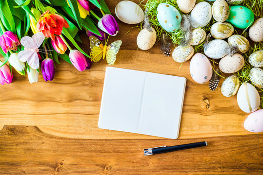 Blank notepad with free copyspace and easter and spring decorations from above