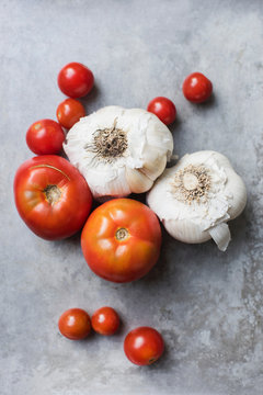 Fresh tomatoes and garlic