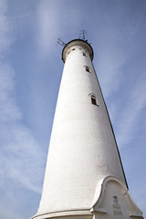 Leuchtturm vor blauem Himmel