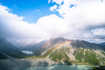 Obraz premium Stunning view on the high mountain after the rain with colorful rainbow over the rocky mountain and glacier in Mt Cook National park