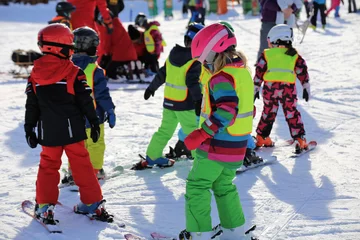 Fotobehang Kinder in der Skischule   © U. J. Alexander