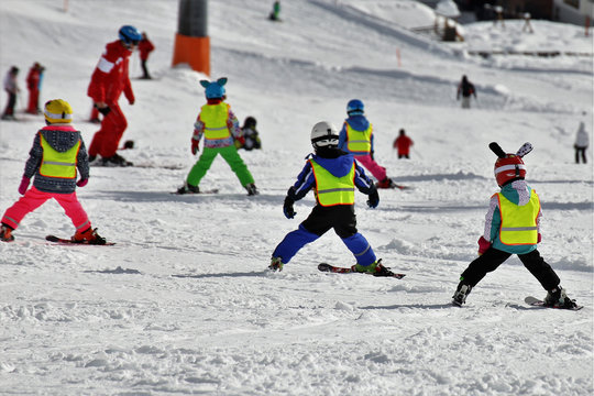 Kinder in der Skischule

